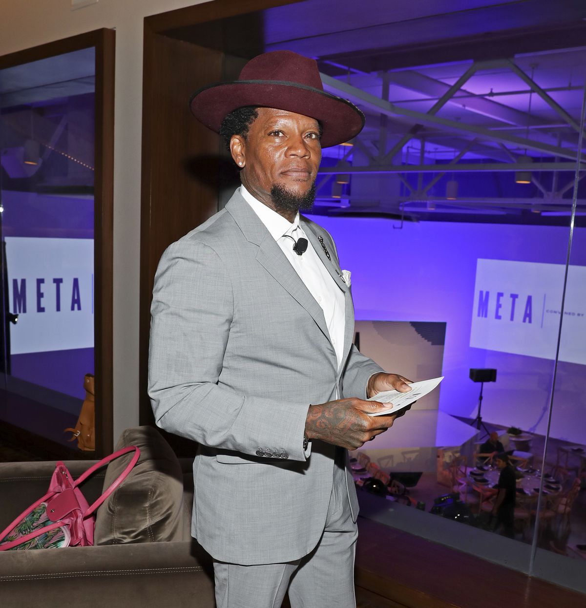 Comedian DL Hughley tests positive for coronavirus after
fainting onstage (LIVE UPDATES) 1