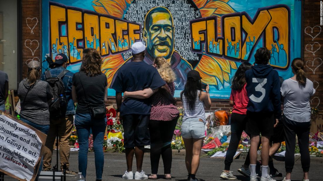 London Police impose time limit on Black Lives Matter and
right-wing protests 1