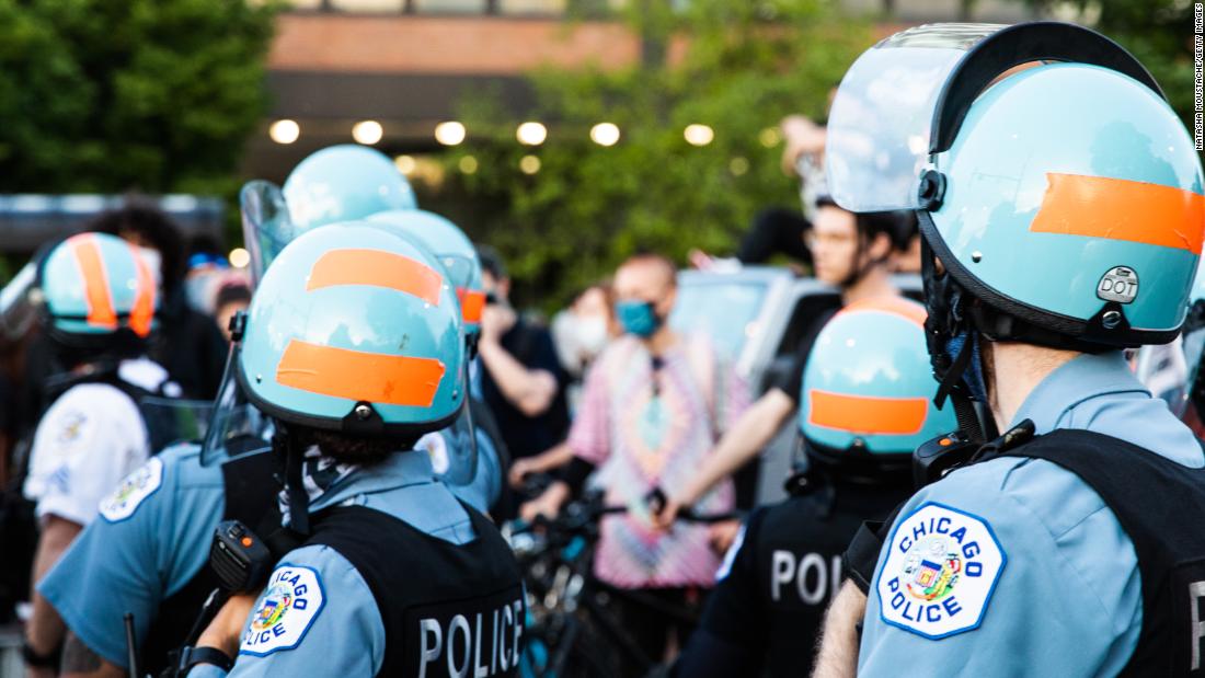 Police officer who gave protesters the middle finger
stripped of police powers 1