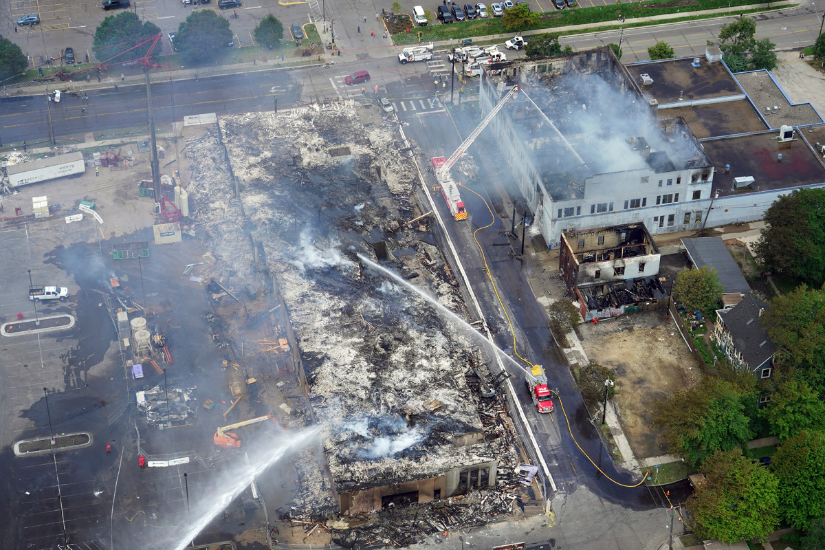 Minneapolis manufacturer leaving city after factory burned
in riots 1
