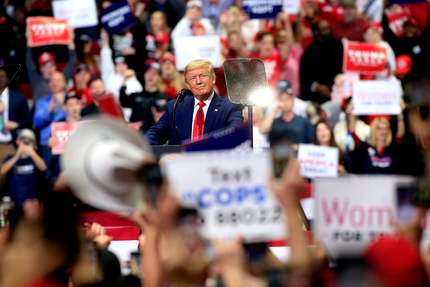 Trump rally attendees must agree not to sue campaign over
potential coronavirus exposure 1