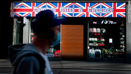 Top airlines take UK government to court over 'devastating'
quarantine 1