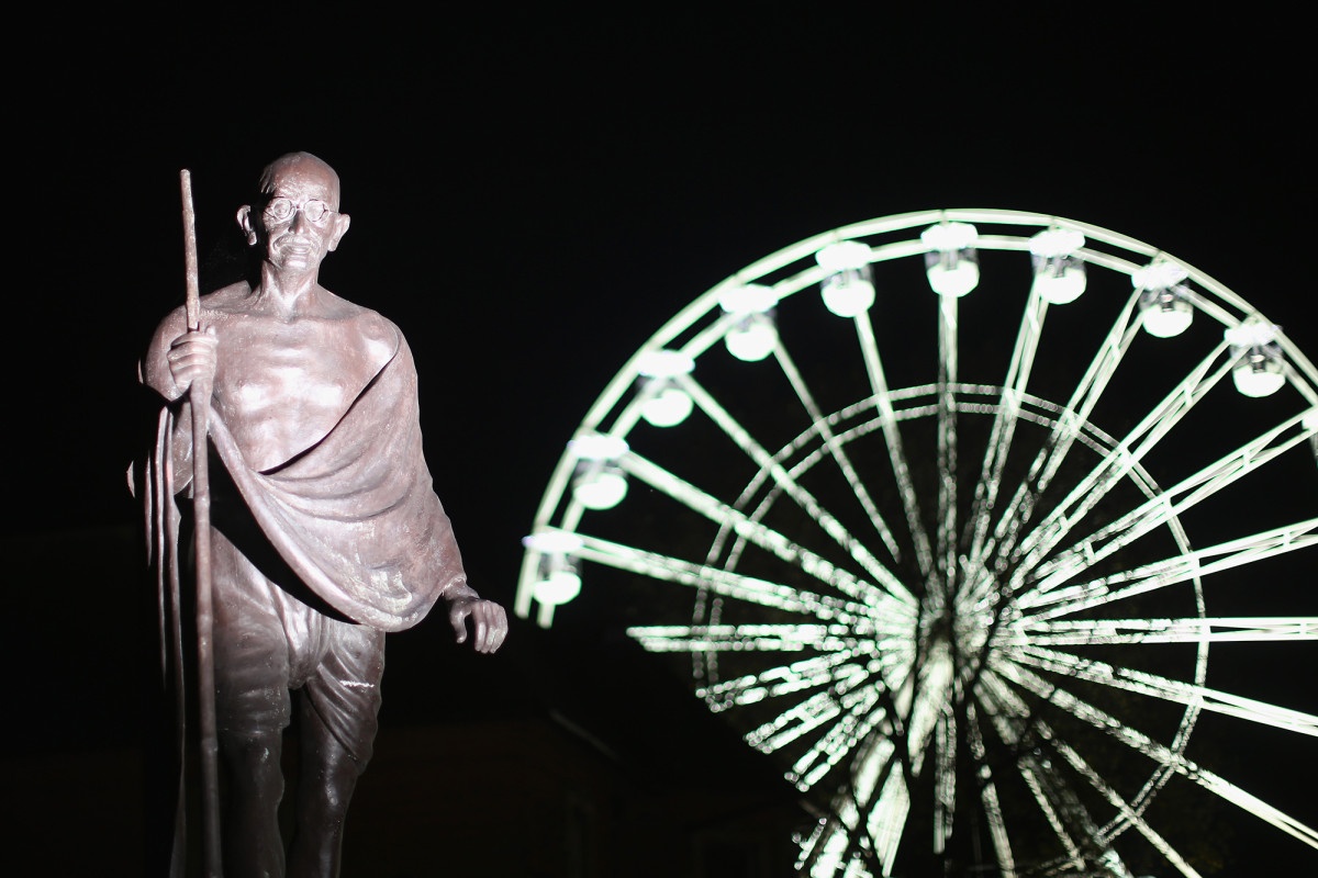Protesters demand removal of Mahatma Gandhi statue in
England 1