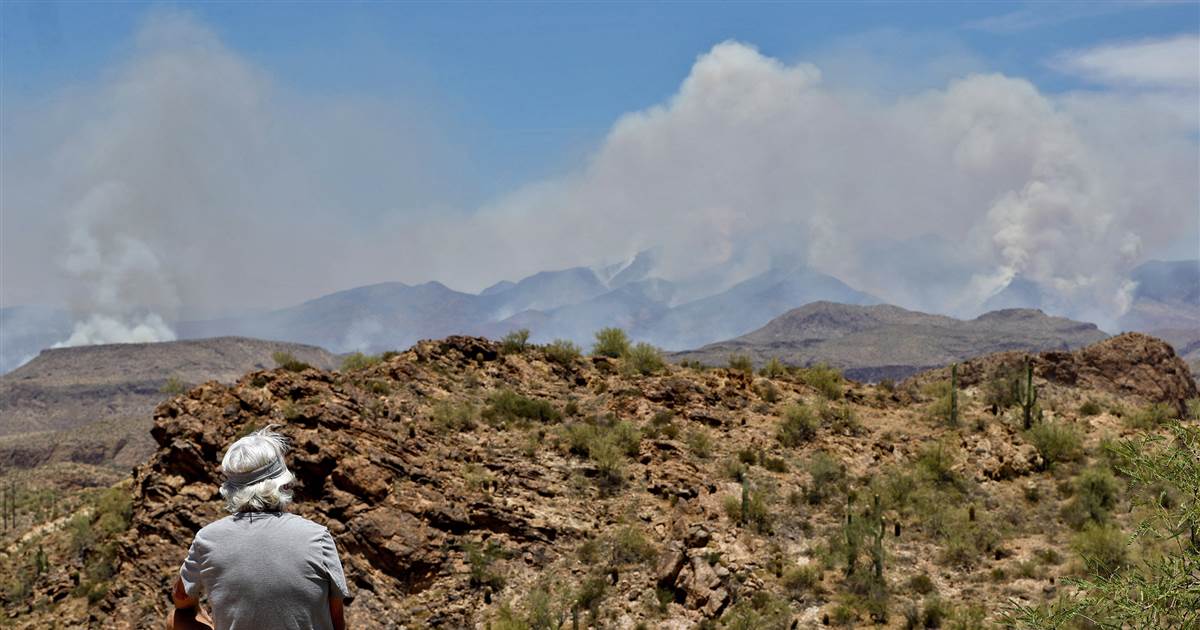 Giant wildfire near Phoenix continues to grow as Arizona
coronavirus cases spike 1