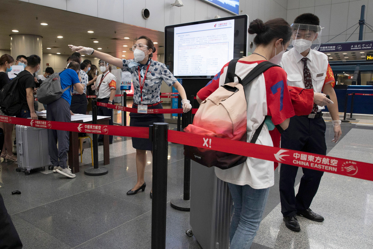 China cancels more than 1,200 Beijing flights over
coronavirus outbreak 1