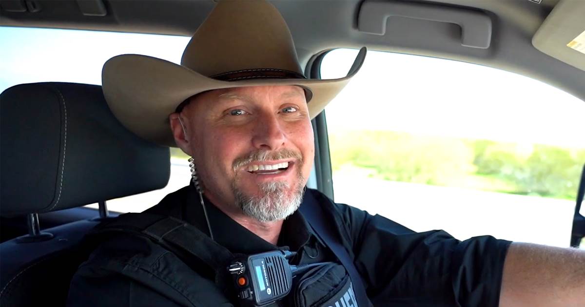 Arizona sheriff who flouted stay-at-home order tests
positive for coronavirus 1