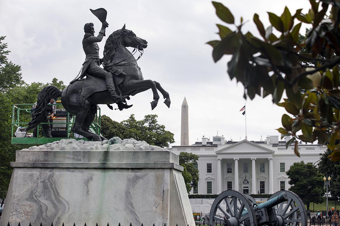 Protesters try to pull down Andrew Jackson statue in
D.C. 1