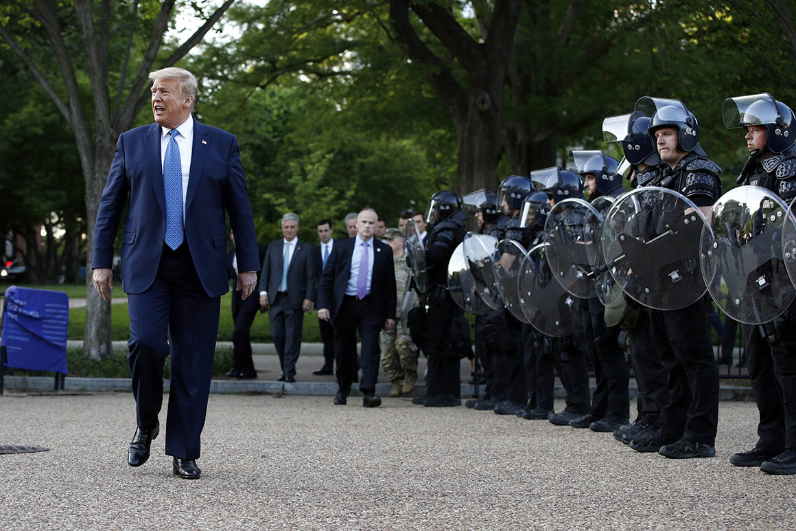 Watchdog eyes violent routing of protesters near White
House 1