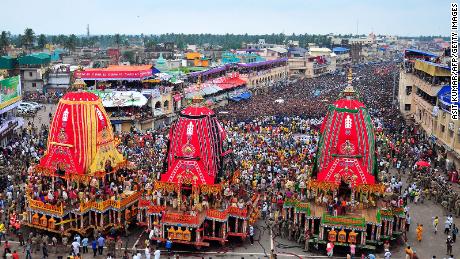 India allows religious festival to go ahead in 'limited'
capacity as coronavirus cases surge 1