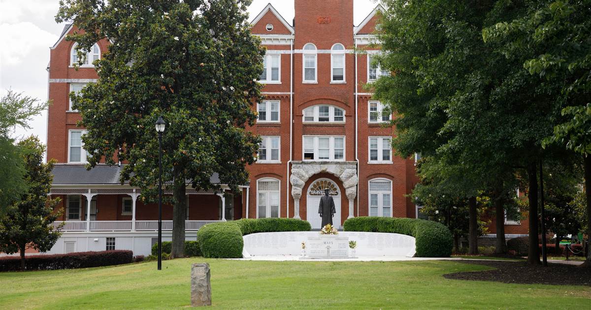 Morehouse Medical College receives $40 million grant for
COVID-19, rising Black mortality rate 1