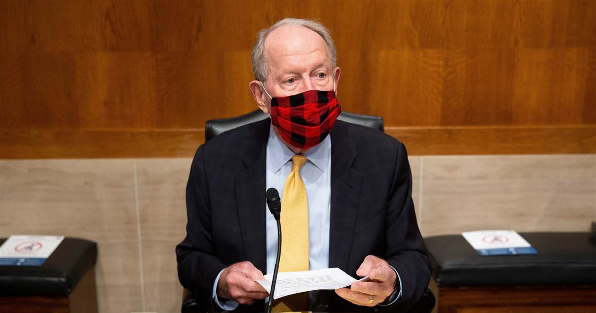 Senate Republicans distance themselves from Trump on
coronavirus masks 1