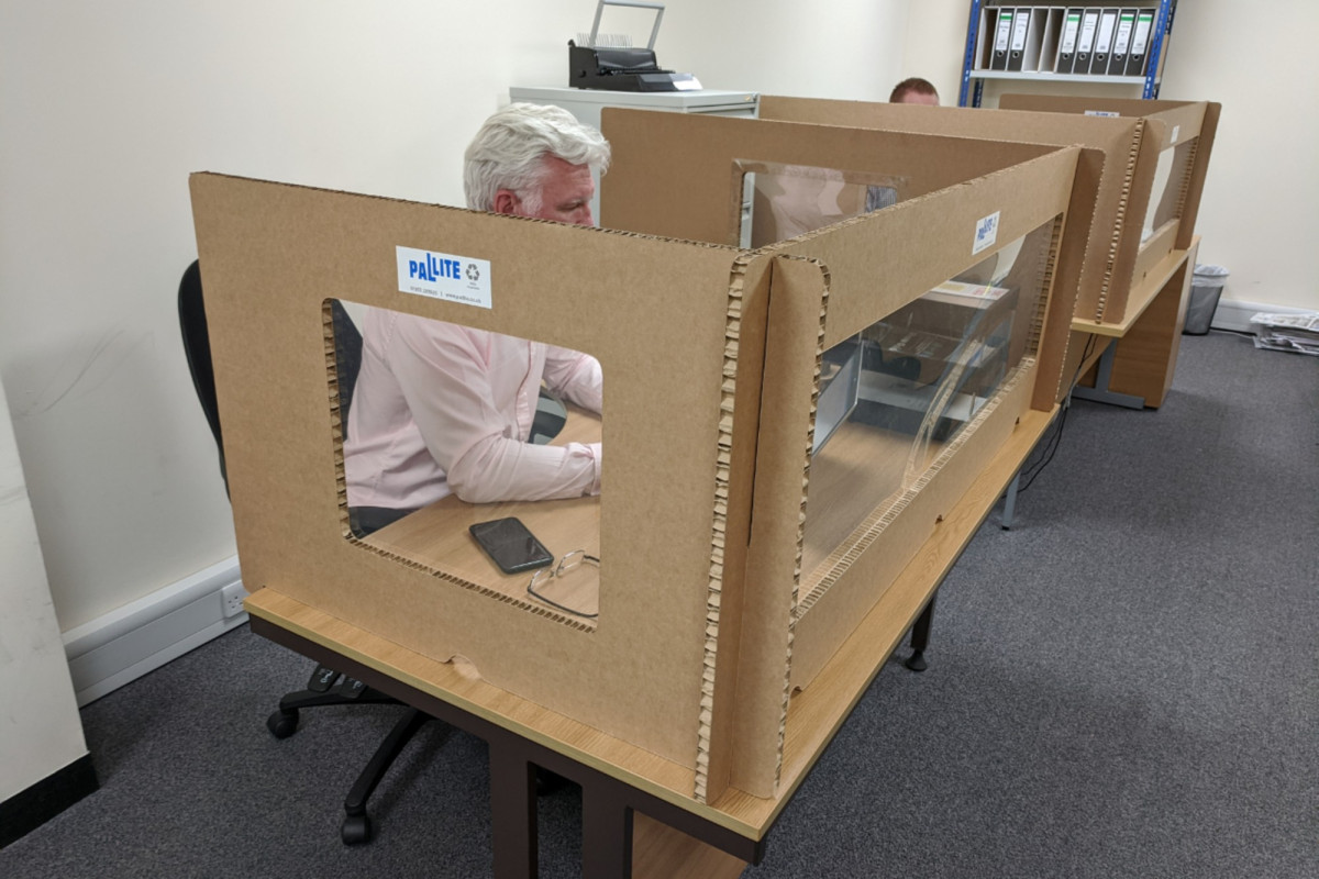 UK company creates cardboard box for the post-coronavirus
office 1