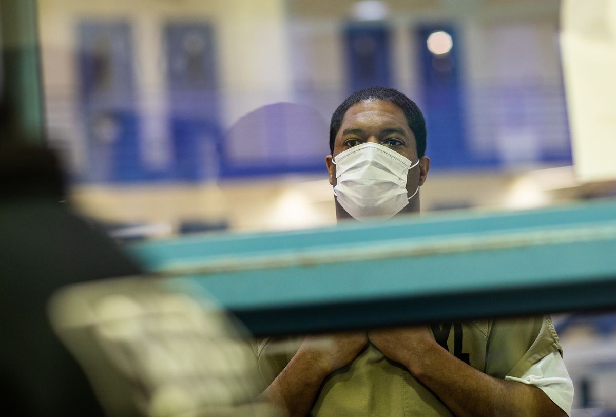 Two days before a hearing that could have set him free, the
courthouse shut down. Now inmates like LaRon Warren wait, as they
try to dodge coronavirus. 1 Two days before a hearing that could have set him free, the
courthouse shut down. Now inmates like LaRon Warren wait, as they
try to dodge coronavirus. 1