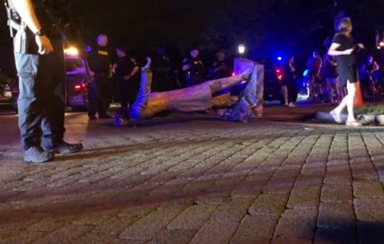 Confederates toppled, Columbus beheaded: Protesters are
ripping down controversial statues 1