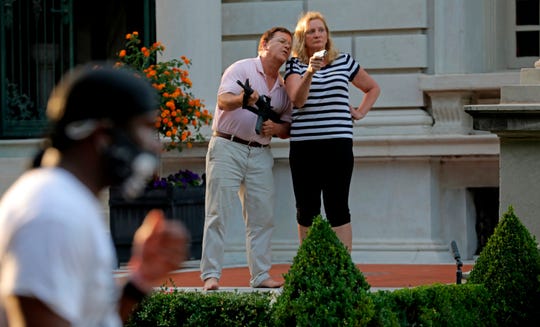 Prosecutor launches investigation after white couple seen
pointing guns at St. Louis protesters 1
