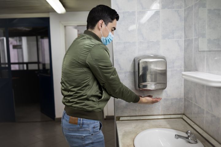 The Right Way To Dry Your Hands To Stop The Spread Of
Coronavirus 1