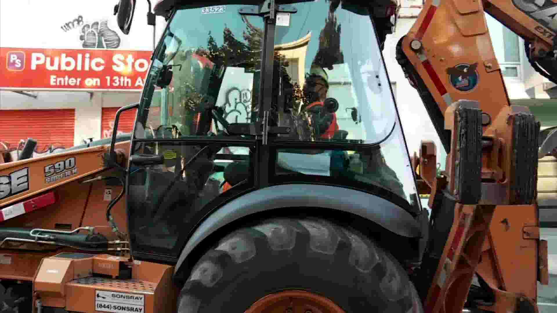 Protesters resist clearing of Seattle protest zone 1