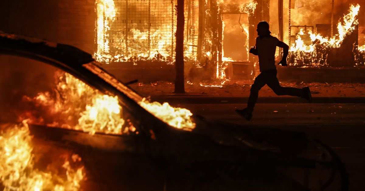 Fox News removes altered photos of Seattle protest
zone 1