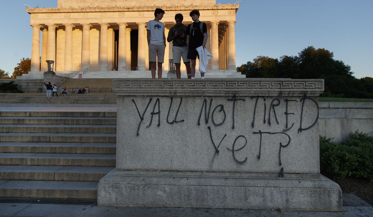 Twelve statues, memorials vandalized during National Mall
rioting: National Park Service 1