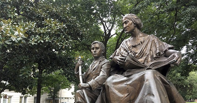 Raleigh Confederate Monuments Removed After Protesters Wreck
Statues 1