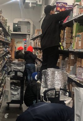 Coronavirus lawsuit: Bay Area Amazon groceries warehouse a
threat to workers, public 1
