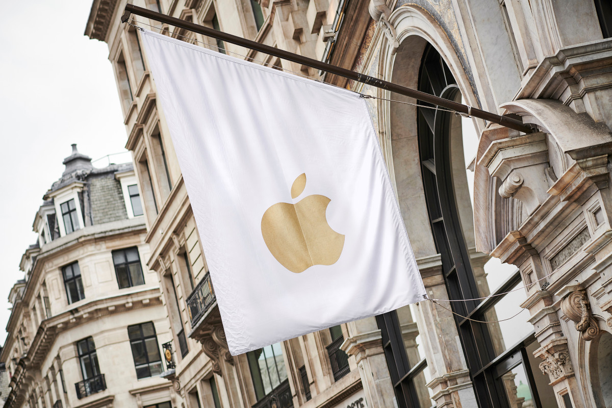 Apple shutters 11 recently-opened stores as coronavirus
cases surge 1
