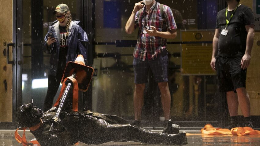 North Carolina protesters topple Confederate statue from
post 1 North Carolina protesters topple Confederate statue from
post 1