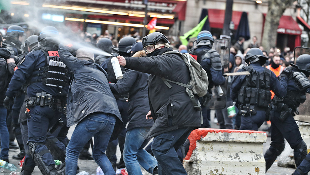 Antifa rioters in Portland attempt to create another
autonomous zone – they instead turn the city into a WAR
ZONE 1