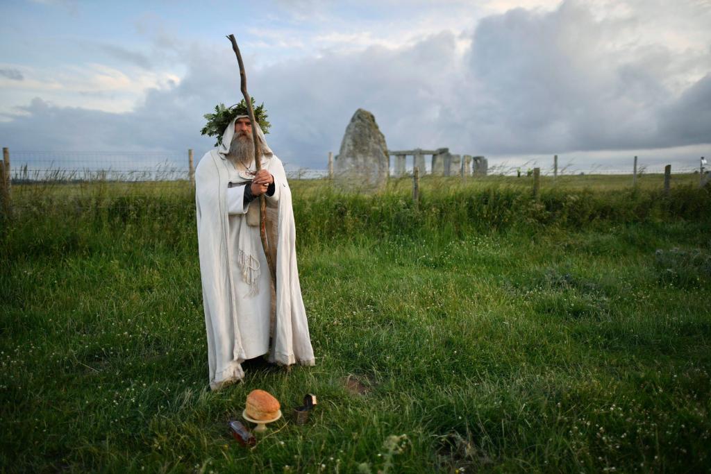 Coronavirus dampens Stonehenge solstice celebrations 1