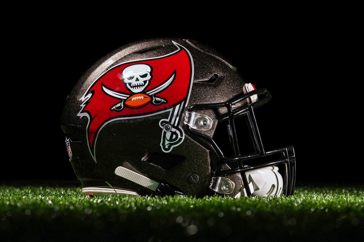 Buccaneers coach tests positive for coronavirus, others
quarantined 1