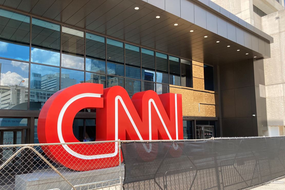 CNN Sets Up Fence to Defend Atlanta HQ While Hosts Carry
Water for Rioters 1
