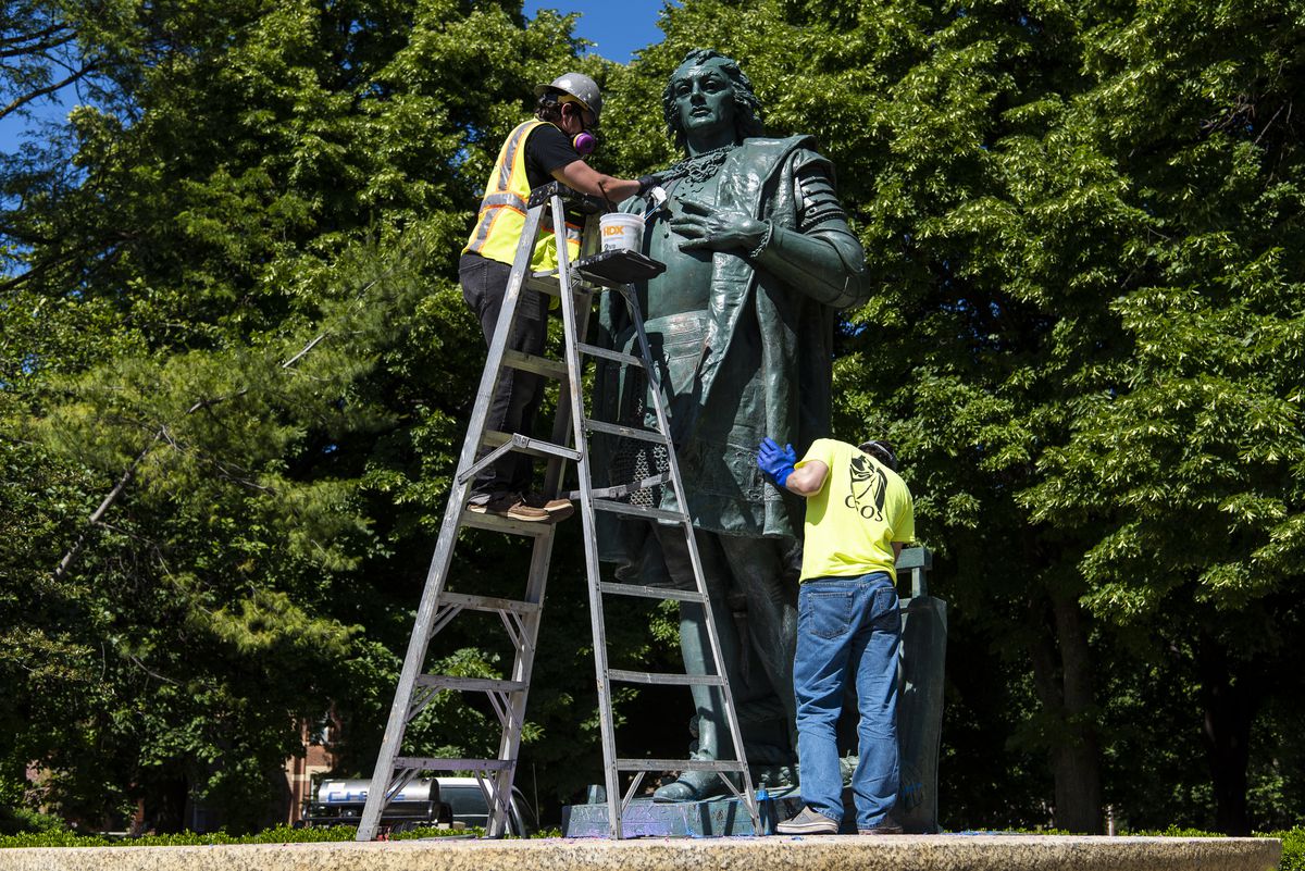 Video shows retired Chicago judge swinging at protester
after Columbus statue defaced 1