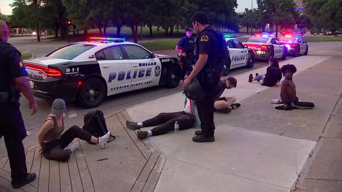 US Protest Arrests Surpass 10,000; Officials Fear New
COVID-19 Explosion As Jails Swell 1