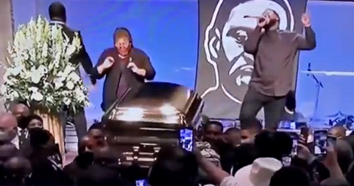 VIDEO: Pallbearers Dance to Gospel Music as They Carry
George Floyd’s Coffin 1