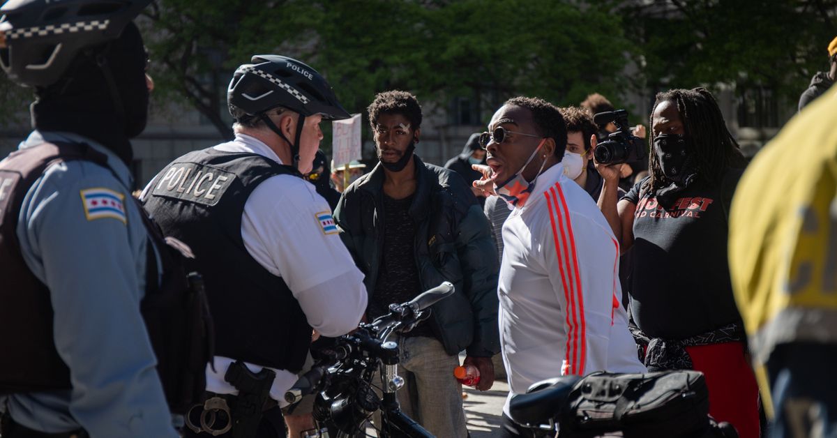 Protesters should quarantine to prevent spread of COVID-19,
Lightfoot says 1