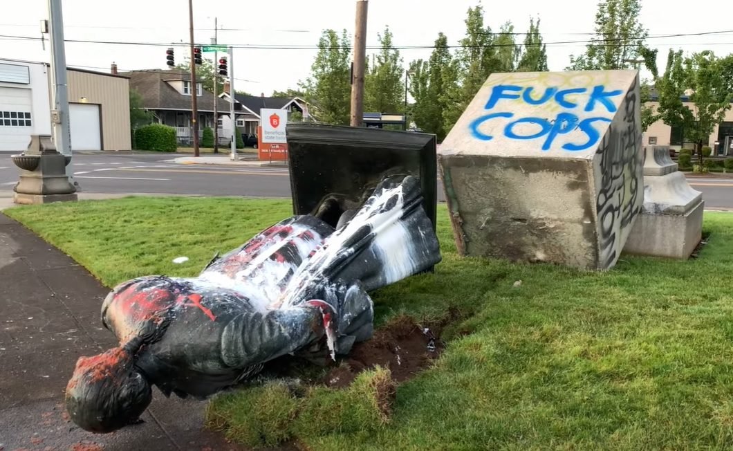 Protestors Topple George Washington In Portland Continuing
Purge 1