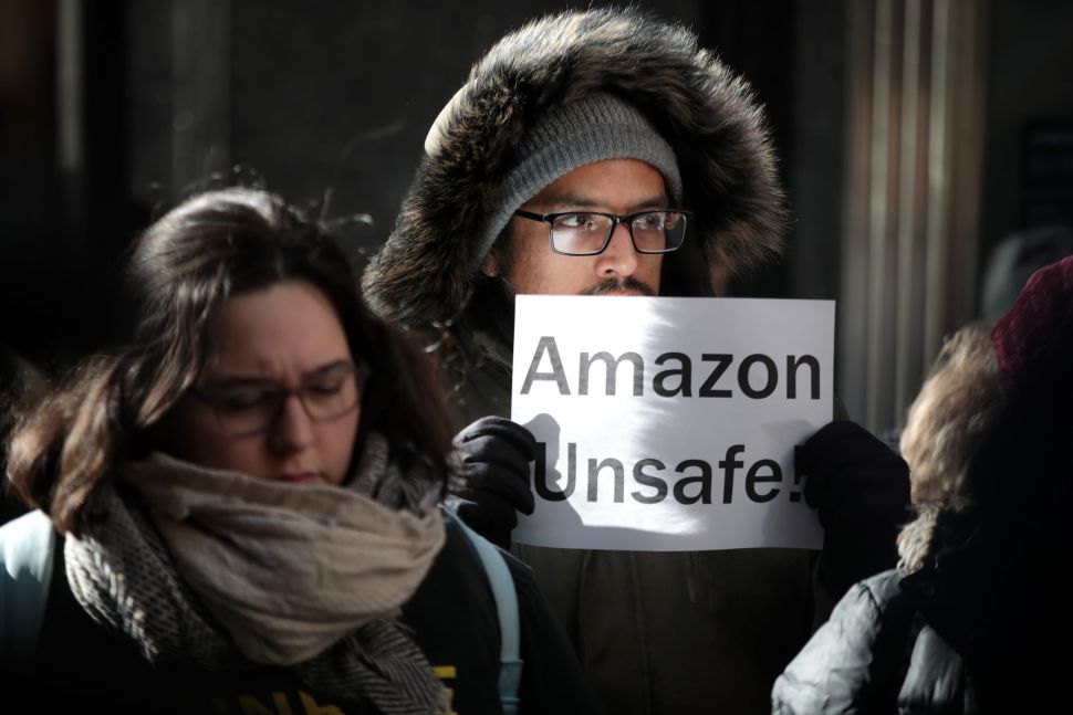 Amazon Gives $500M Coronavirus Bonus to Workers—But There’s
a Hidden Cost 1