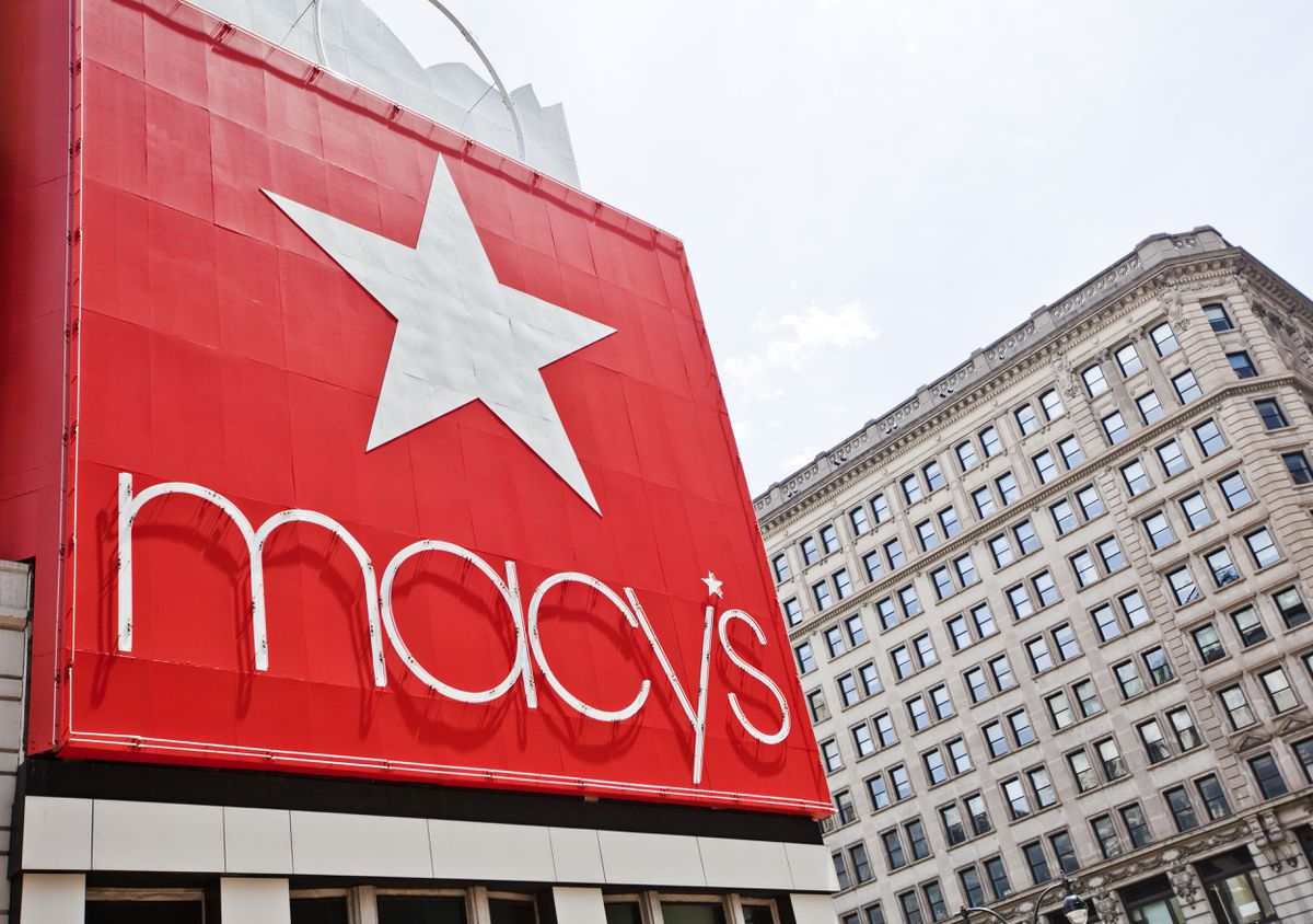 Macy’s shows signs of post-lockdown life as customers flood
back, losses less than anticipated 1 Macy’s shows signs of post-lockdown life as customers flood
back, losses less than anticipated 1