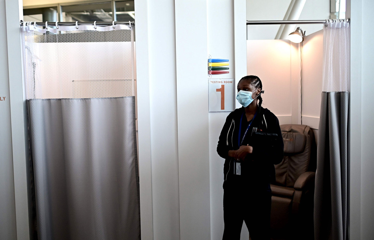 JFK opens first coronavirus testing site for employees at US
airport 1