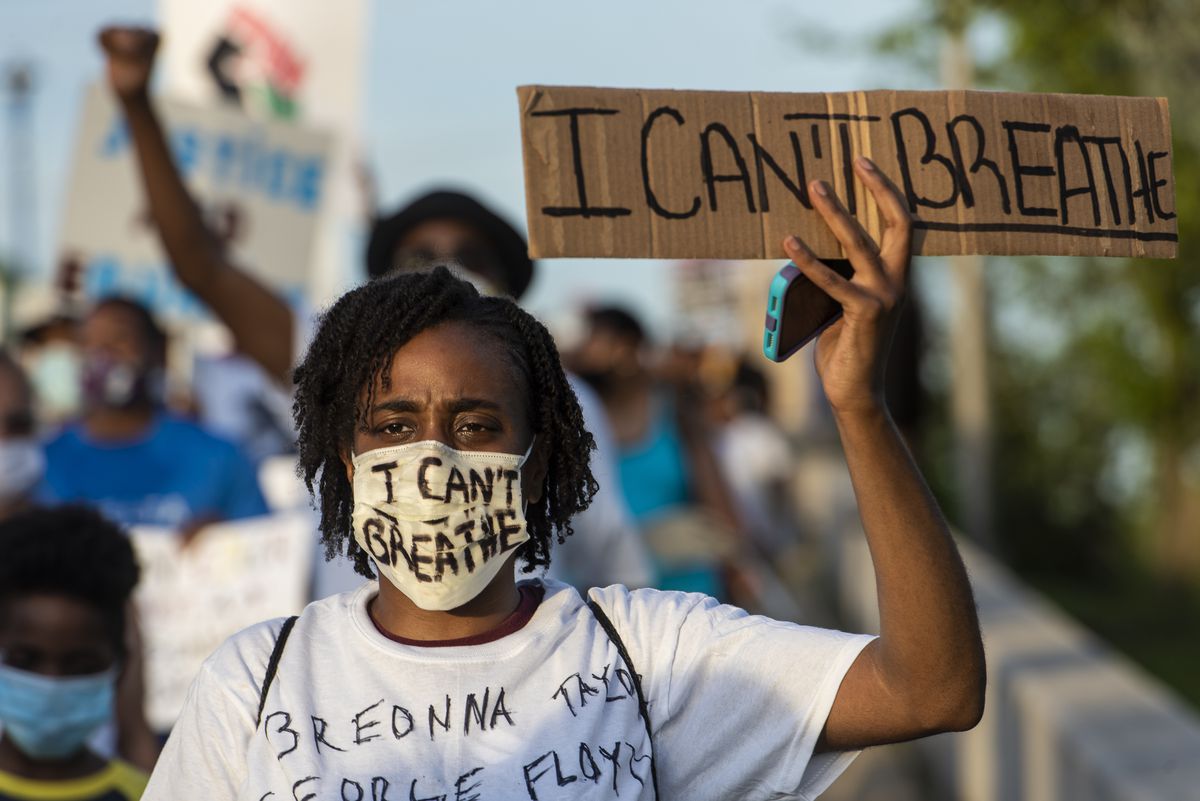At rally in south suburbs, governor urges ‘protests paired
with policy and action’ 1