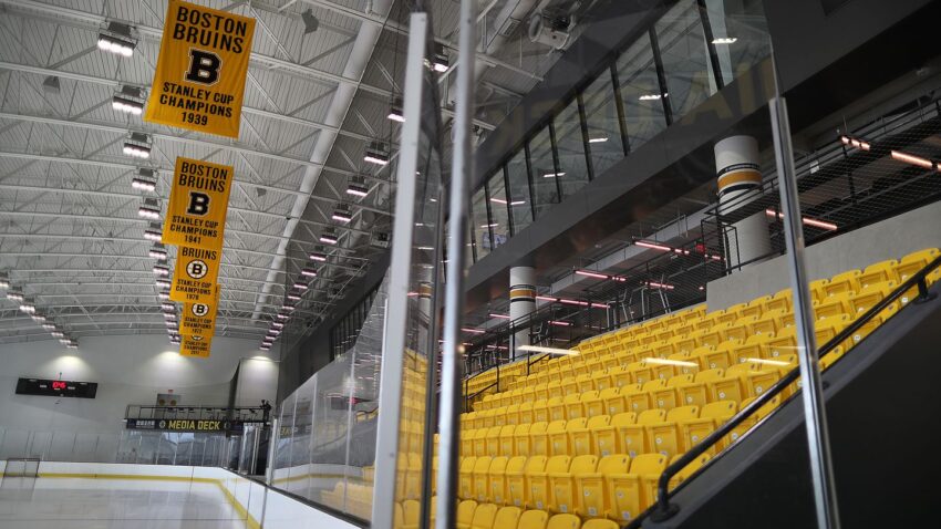 Bruins say unnamed player had positive test for
COVID-19 1