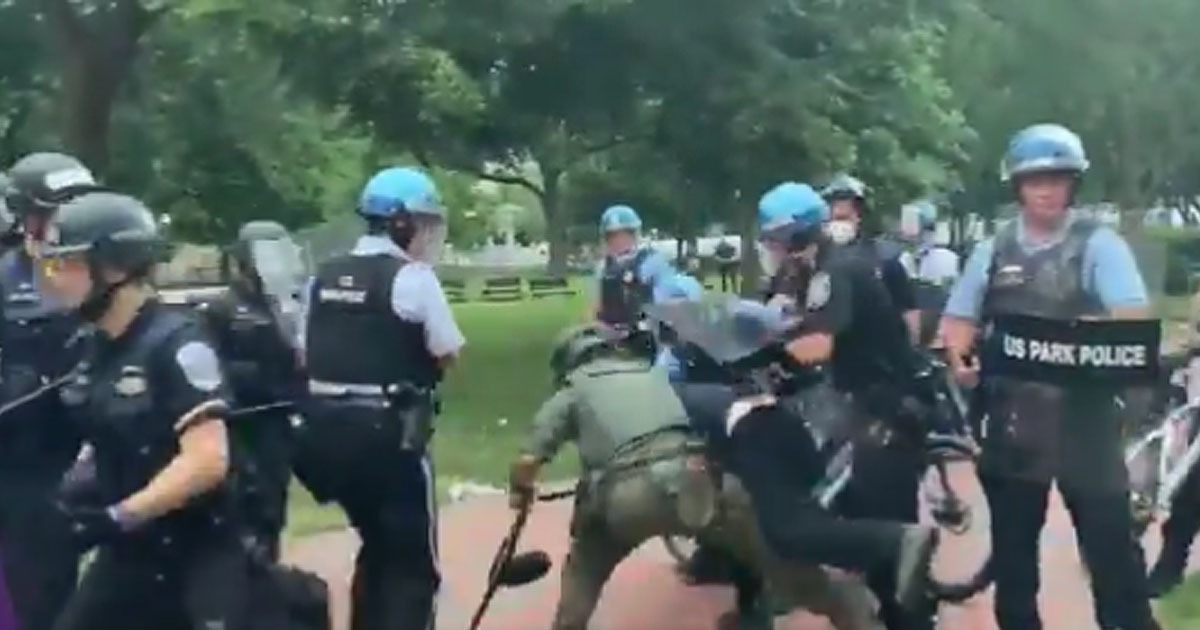 VIDEO: D.C. Police Save Statue Of Andrew Jackson, Repel And
Arrest BLM Rioters 1