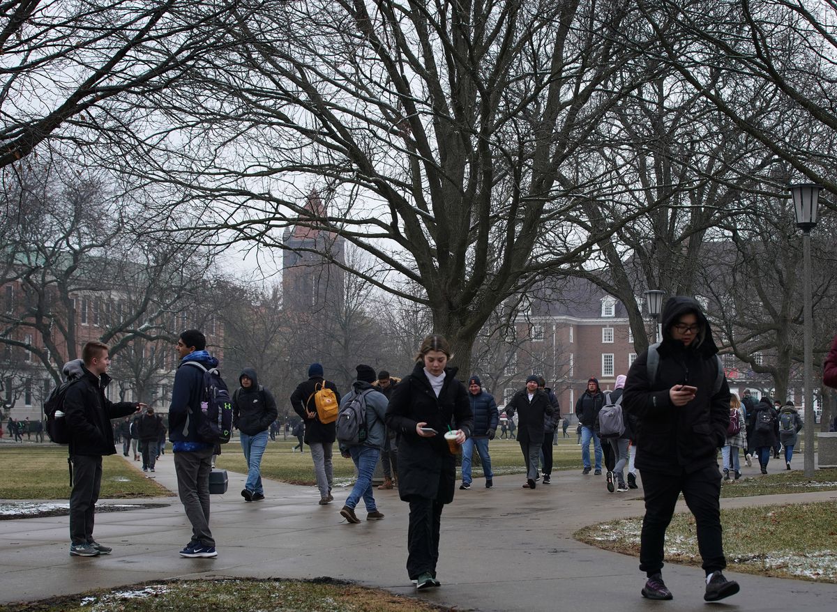 University of Illinois will reopen with face masks and
COVID-19 testing but also virtual classes; other colleges plan
blend of online, in-person learning 1 University of Illinois will reopen with face masks and
COVID-19 testing but also virtual classes; other colleges plan
blend of online, in-person learning 1