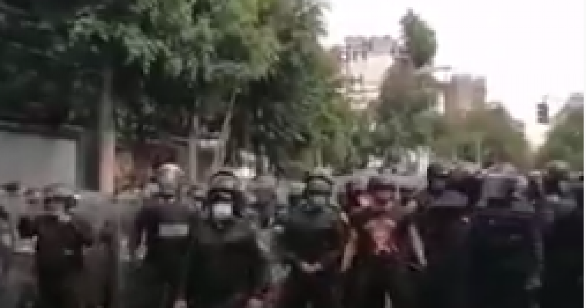 Rioters Vandalize US Embassy in Mexico 1