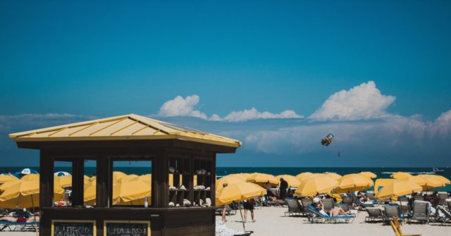 Florida Beaches Closing for July 4 Weekend over Fresh
Coronavirus Concerns 1