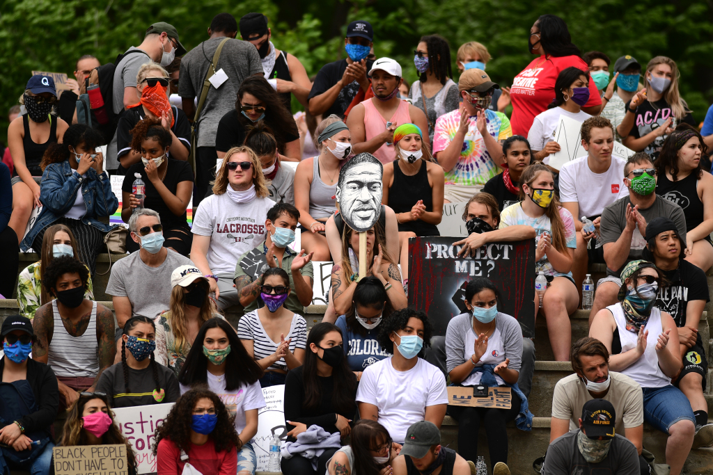 Many health officials are OK with police protests despite
COVID-19 1