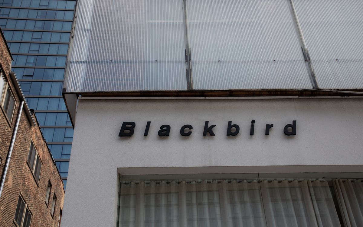 Blackbird, one of Chicago’s greatest restaurants, felled by
the coronavirus 1 Blackbird, one of Chicago’s greatest restaurants, felled by
the coronavirus 1