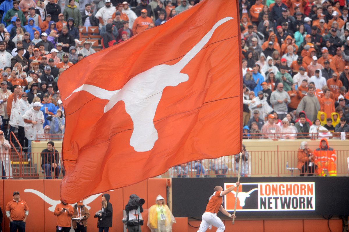 13 Texas football players presumed to have
coronavirus 1