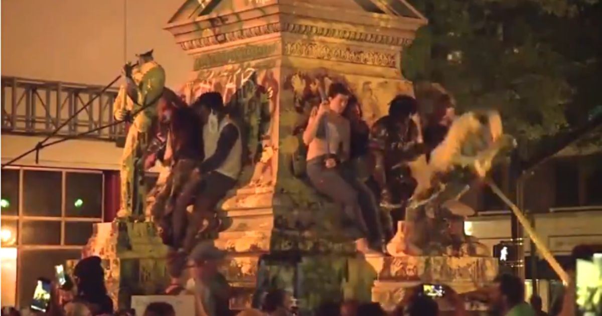 As Rioters Pull Down Statue, Bystander Gets Full Brunt of
the Bronze Behemoth 1
