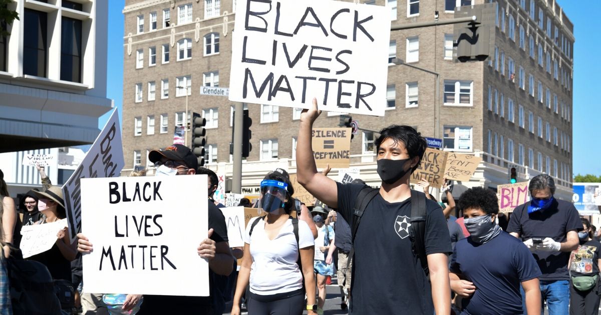 Media Bias: Axios Allows Reporters To Protest, Will Even
Cover Bail & Medical Bills 1
